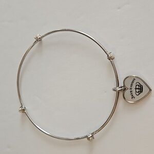 JUICY COUTURE MOTHER OF PEARL Heart & Faux Pearl Silvertone Bracelet.